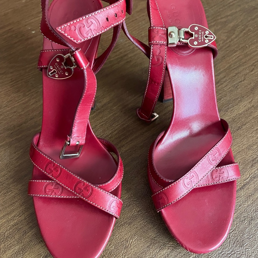 Gucci Crimson Heart-Embellished Sandals